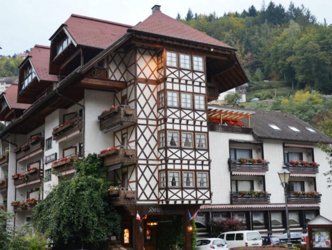 Hotel Hirsch 바트 페테르스탈-그리스바흐 외부 사진